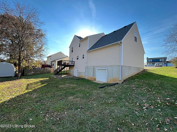 3rd image of 200 Meadowlake Dr