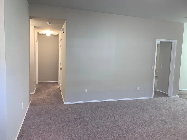 2932 Russell Rd — Photo 12