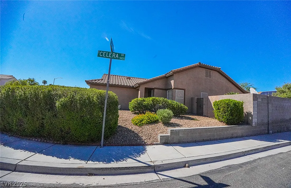 3 bed, 2.0 bath, 1430 sqft, $1,995 — Photo 3