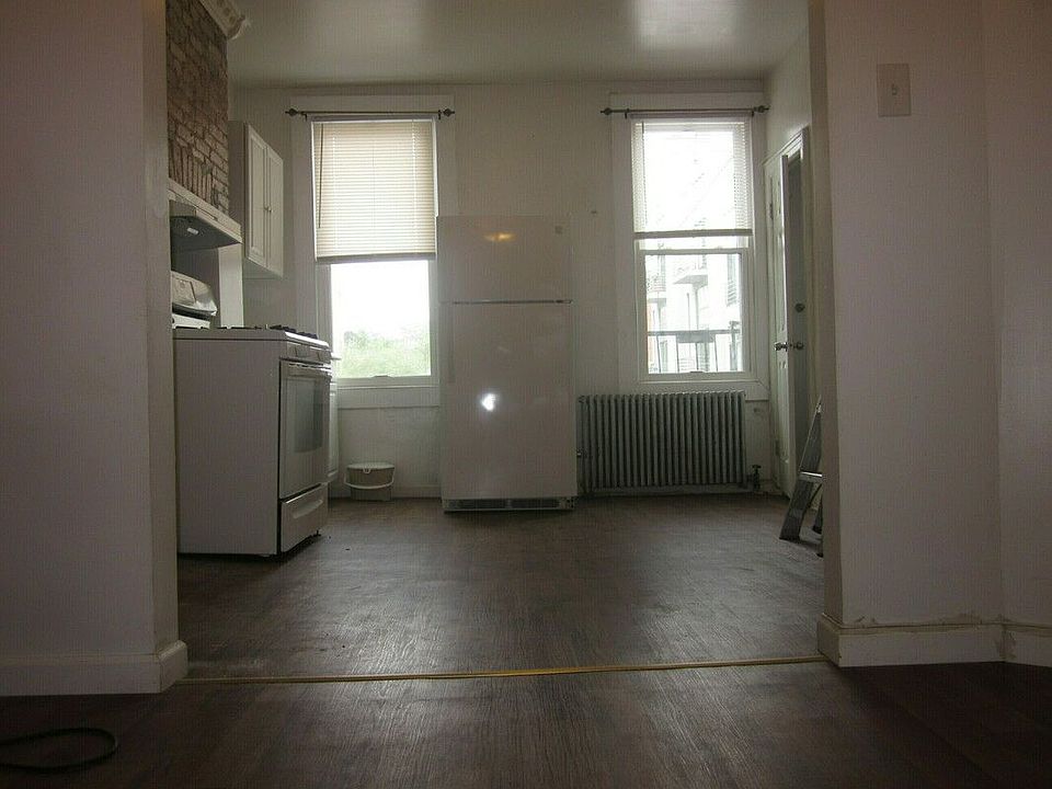 1st image of 416 Lorimer St #C