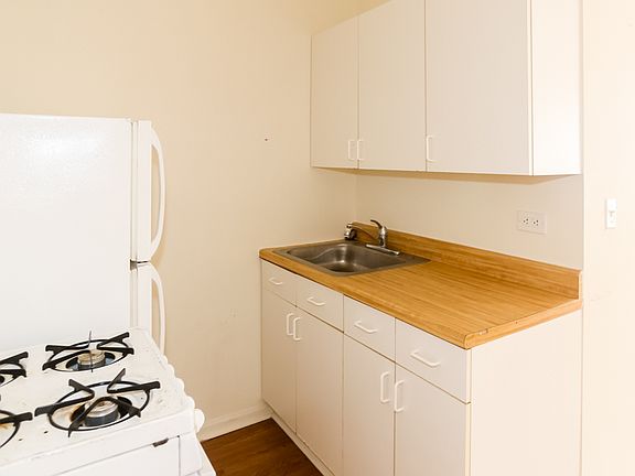 4th image of 4031 N Kenmore Ave APT 209