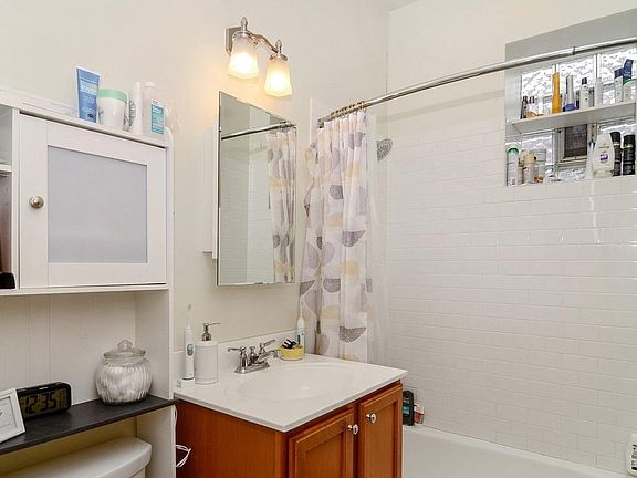 5th image of 4113 N Damen Ave APT 1R