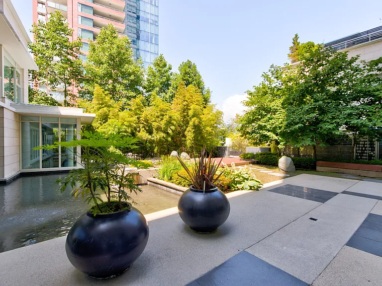 1139 Cordova St W — Photo 16