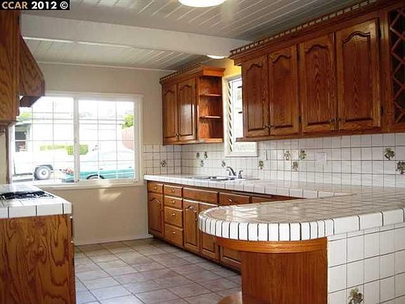2nd image of 3166 Fairmede Dr