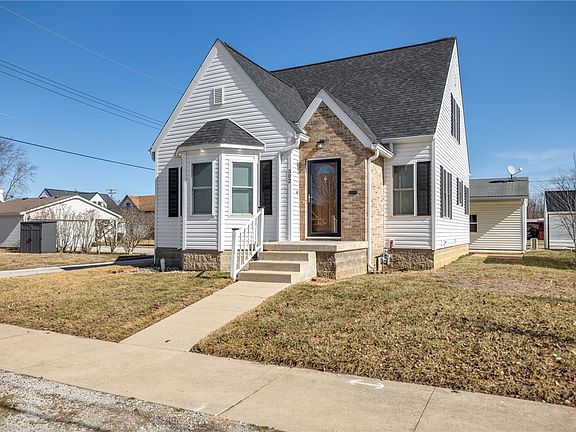 2nd image of 302 N Main St