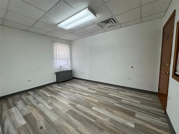 3rd image of 4101 Brownsville Rd