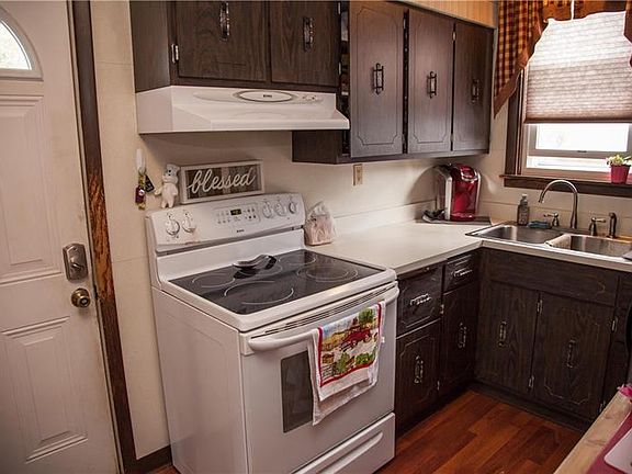 3rd image of 40 Stracke Ave