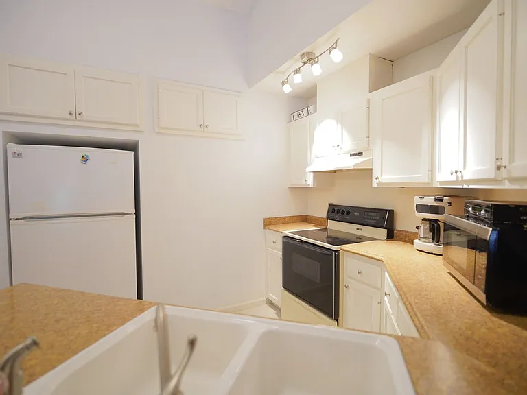 4472 Bay Shore Cir — Photo 8
