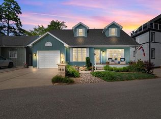 40 Lakeside Cir, Lambton Shores, ON