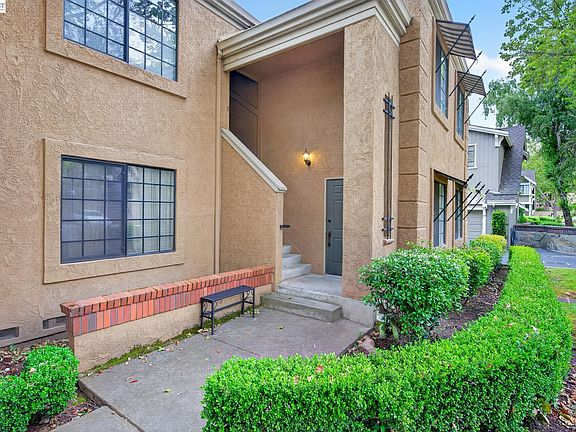 5th image of 610 Canyon Woods Ct APT D