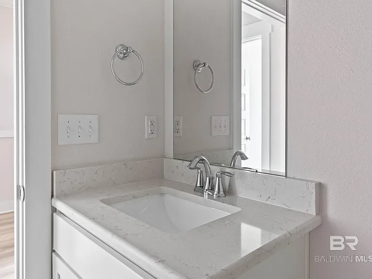 1710 Grouse St — Photo 58