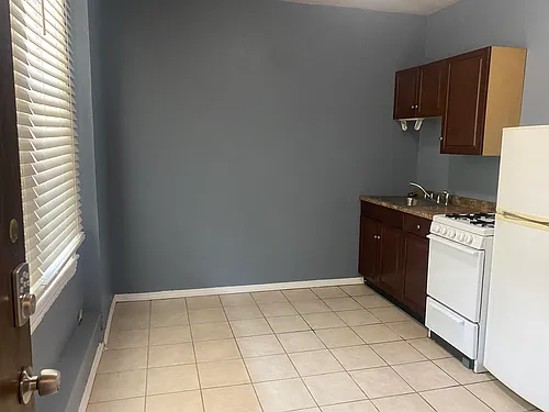 456 Eastern Ave Unit 2, Fall River 1st Floor 1BR! Heat by Electric, Hot Water Included! Photo 1