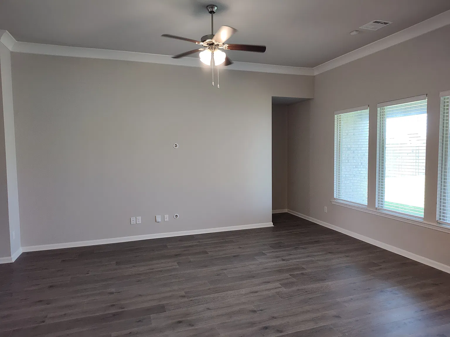 4 bed, 1899 sqft, $2,200 — Photo 3