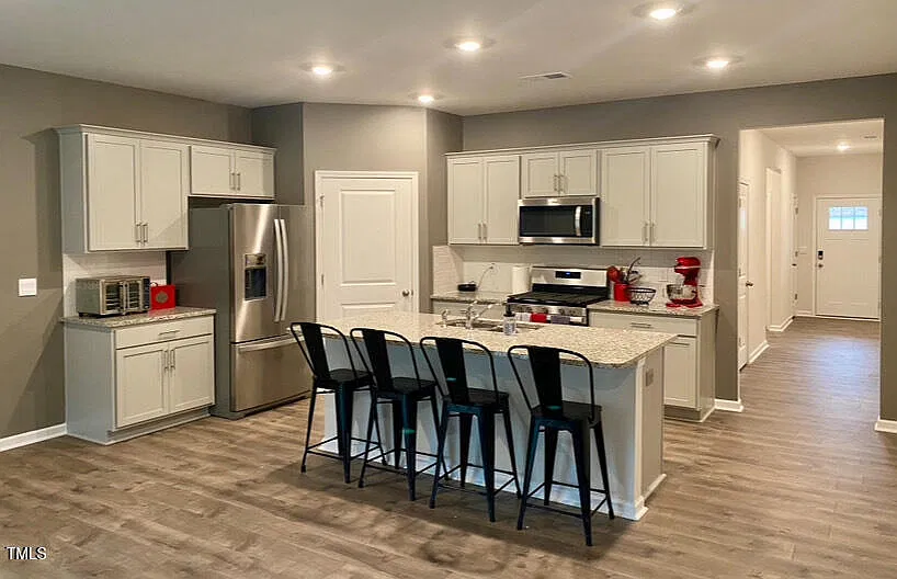 4 bed, 2.0 bath, 1764 sqft, $2,185 — Photo 4
