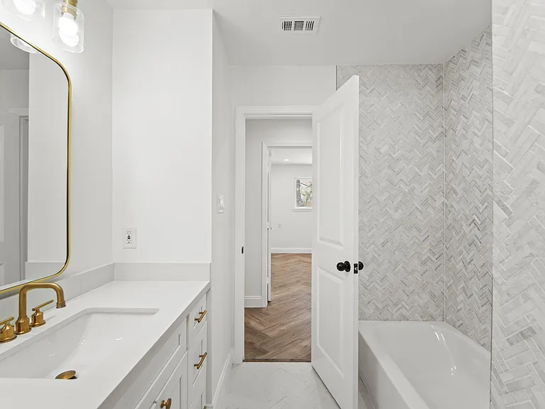10722 Lynbrook Dr — Photo 16