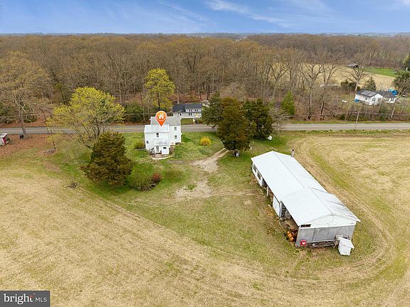 4th image of 776 Lower Mill Rd
