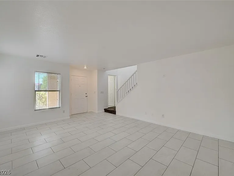5672 Park City Ave — Photo 9
