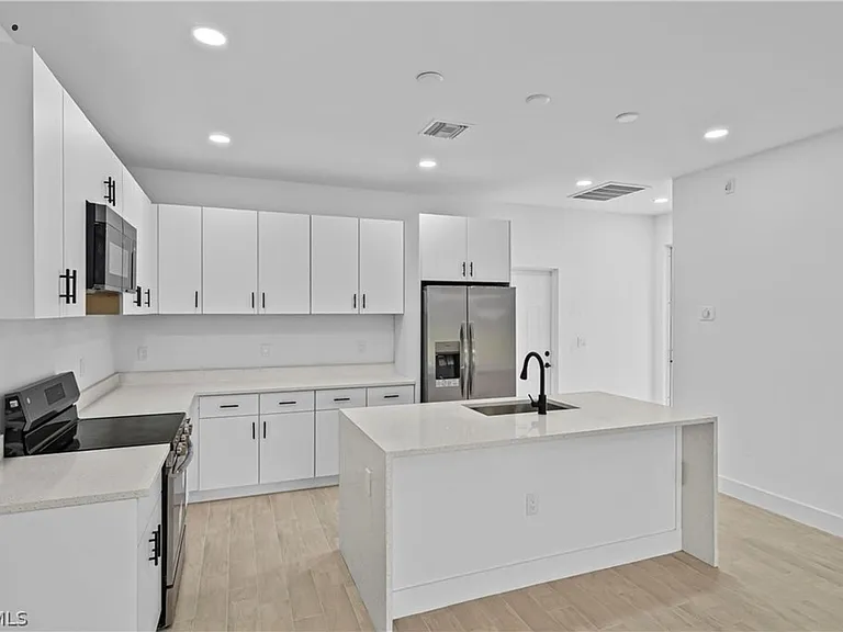 4733 27th St SW — Photo 8