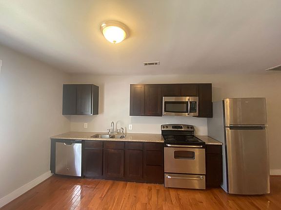 4th image of 806 Shelby Ave #D
