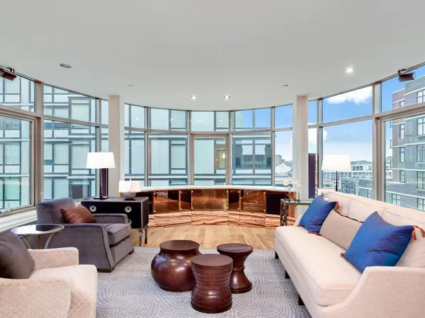 50-09 2nd St #910, Long Island City, NY 11101