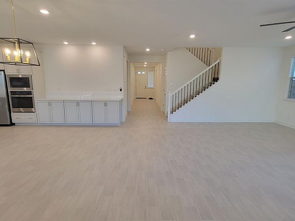 4th image of 6064 Oberlander Dr