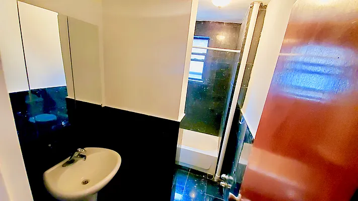 Rented by Compass | media 25