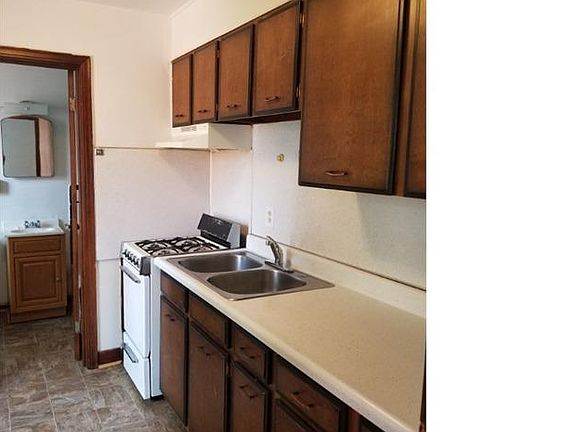 5th image of 23 N Washington St #36