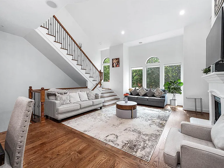 620 Westcott St — Photo 4