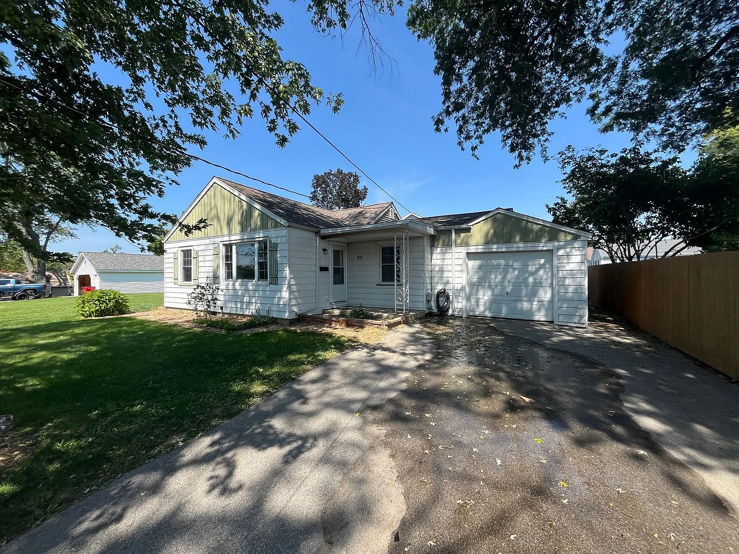 Peoria Heights — Photo 1