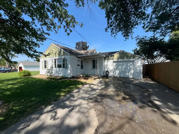921 E Highland Pl, Peoria Heights, IL 61616