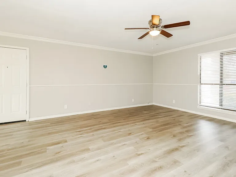 721 Oak Grove Ln — Photo 7