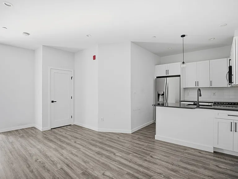 2301 Frankford Ave — Photo 16