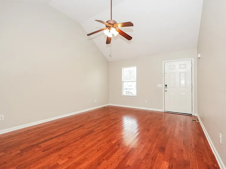 1915 Steaford Ct — Photo 4