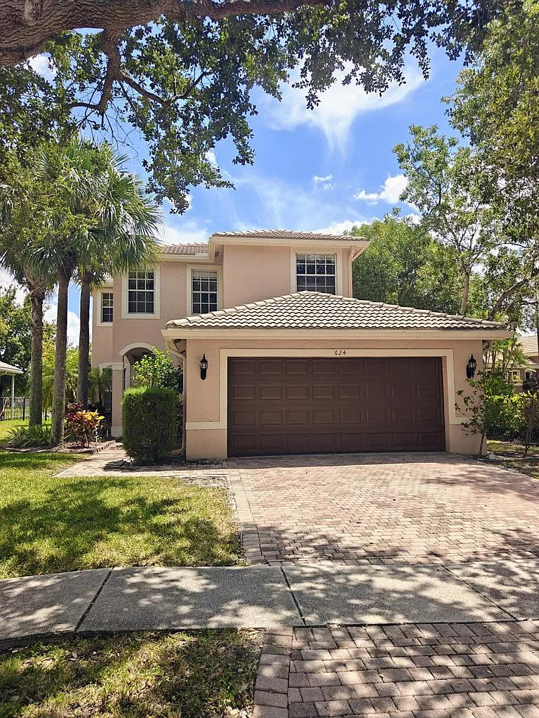 5 bed, 3.0 bath, 2601 sqft, $4,000 — Photo 1