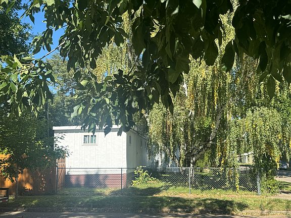 2nd image of 212 Millard St S