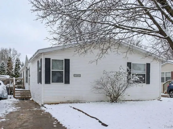 43852 Eureka Dr, Clinton Township, MI 48036