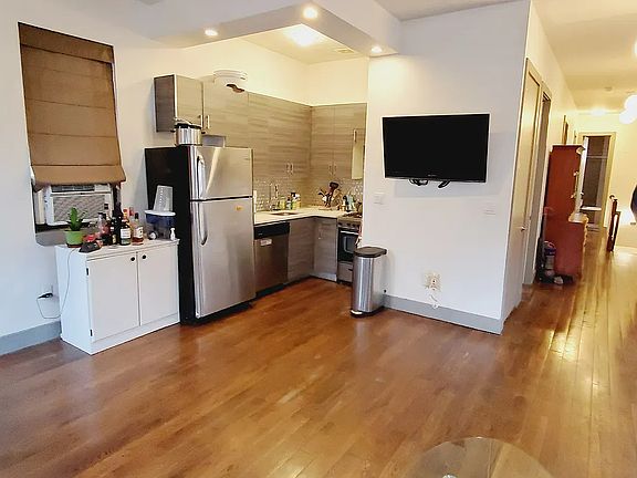 4th image of 277 Clifton Pl #2A