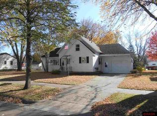 713 Walnut St SW, Sleepy Eye, MN 56085