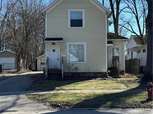 194 E Bridge St, Berea, OH 44017