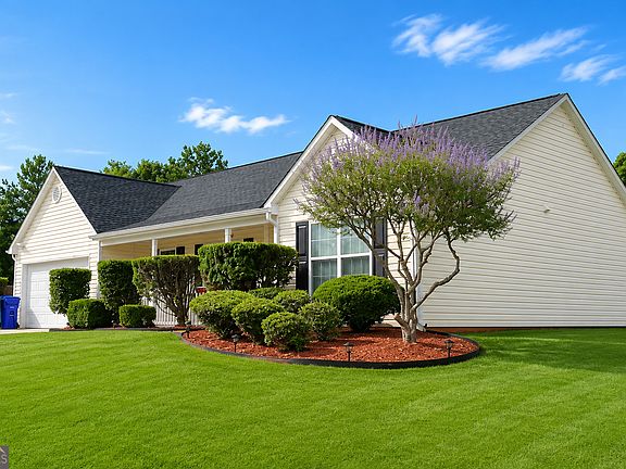 3rd image of 904 Meadow Walk Dr