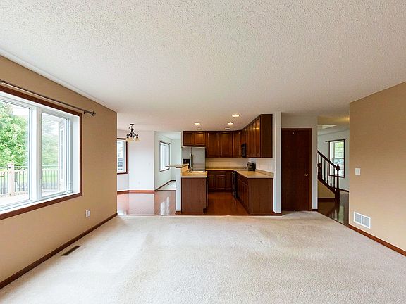 3rd image of 152 Elm Dr W