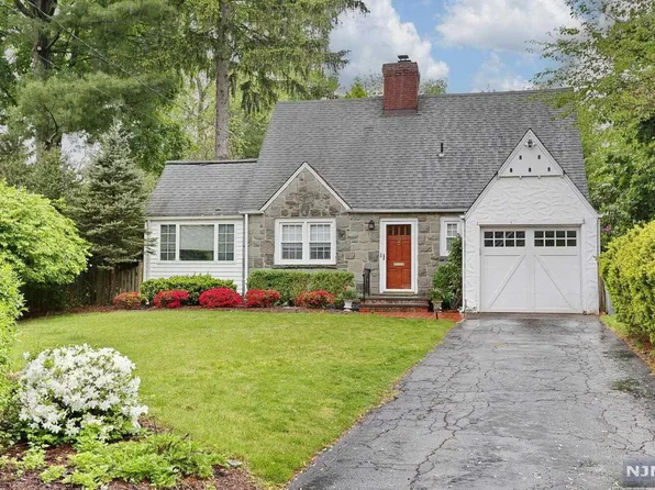 355 Rugby Ct, Ridgewood, NJ 07450