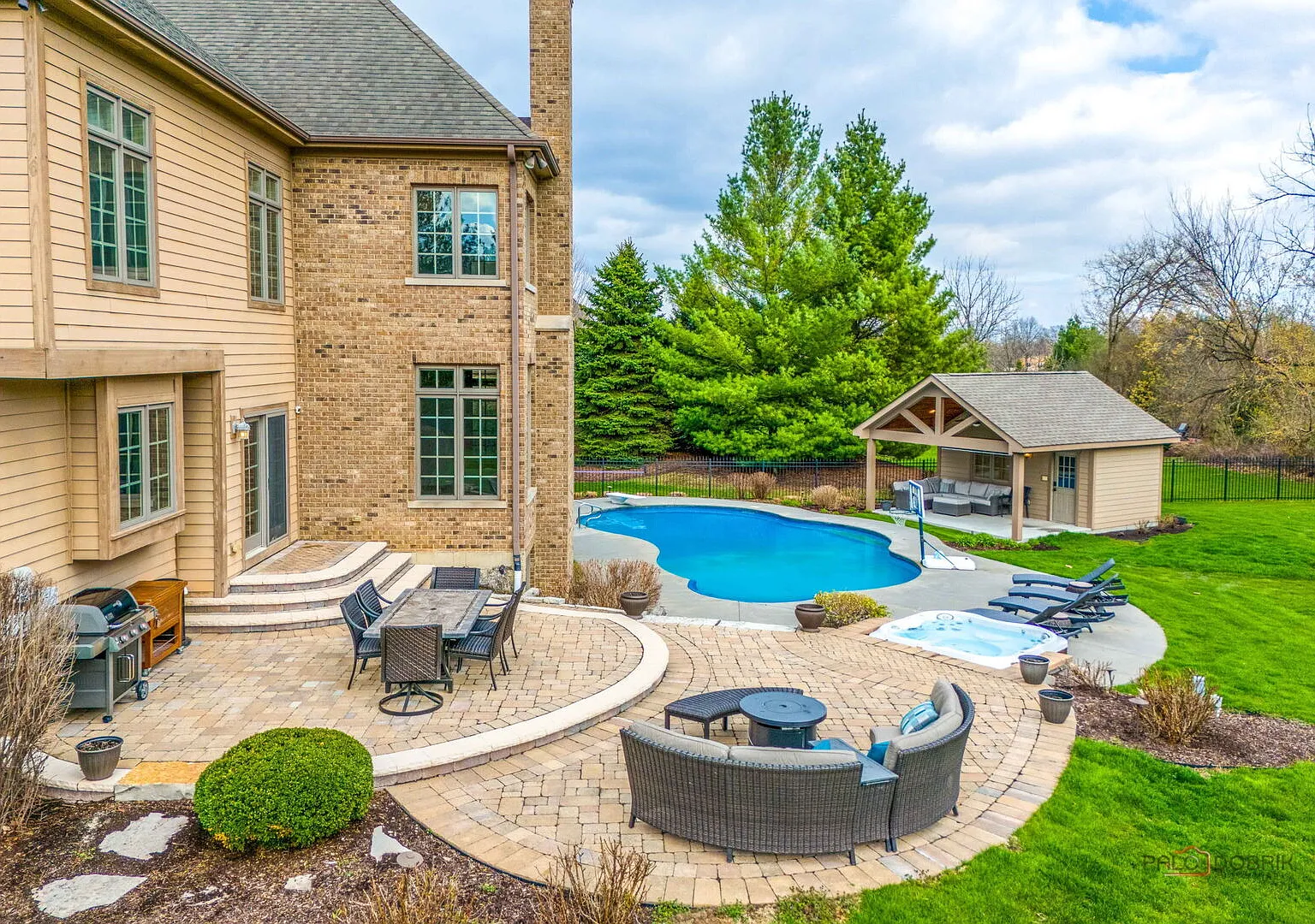 4 bed, 6.0 bath, 5000 sqft, $9,000 — Photo 4