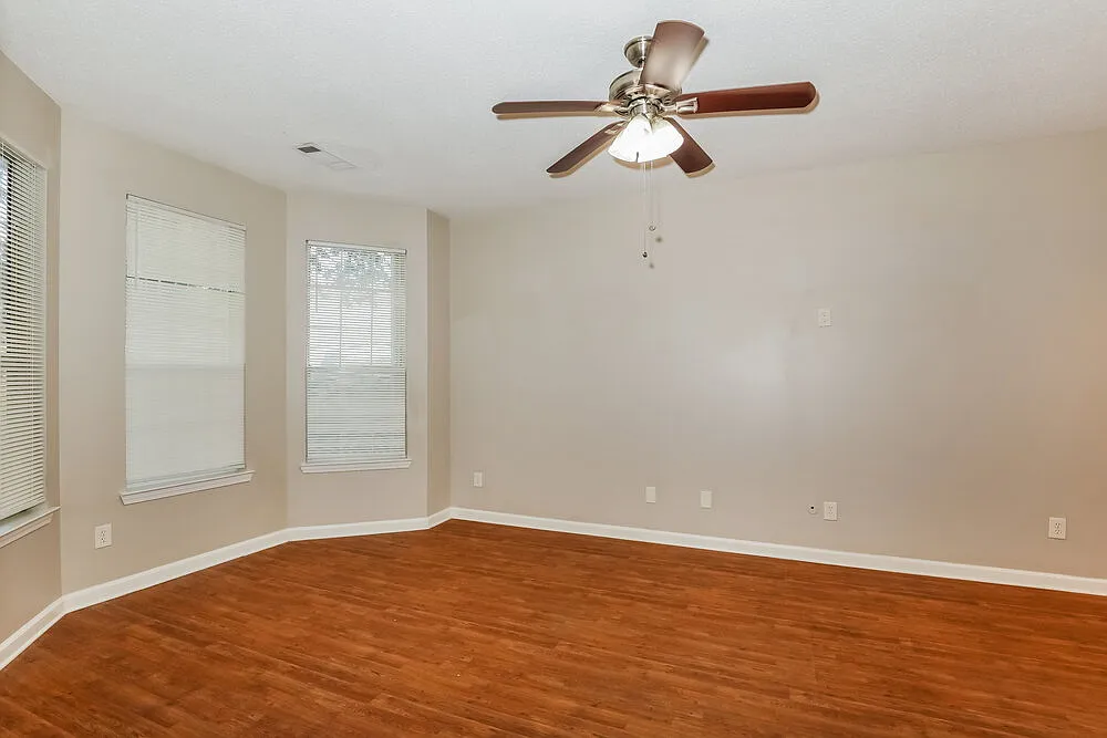 3 bed, 2.5 bath, 1423 sqft, $1,680 — Photo 4