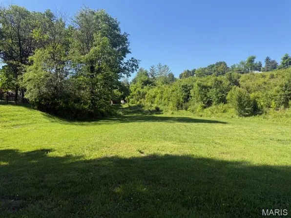 36 Firefly Ct, Ballwin, MO 63021