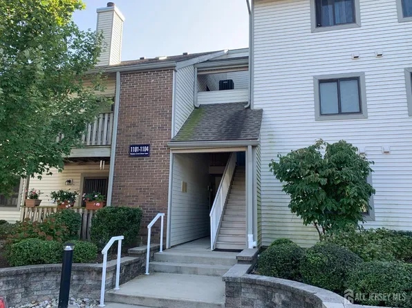 1104 Ravens Crest Dr, Plainsboro, NJ 08536
