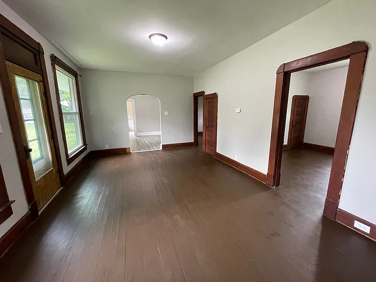 312 S Main St — Photo 5