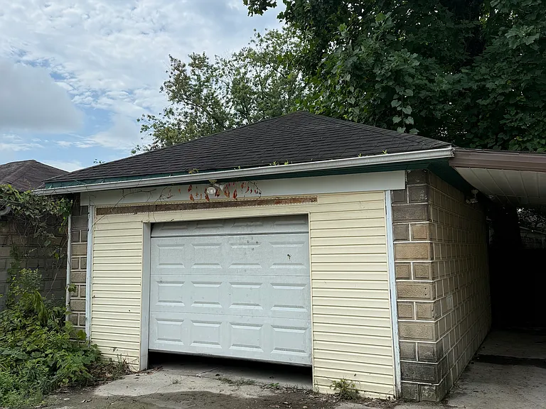 1608 Liberty St — Photo 2