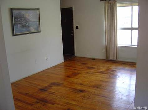 4th image of 34693 Avondale St