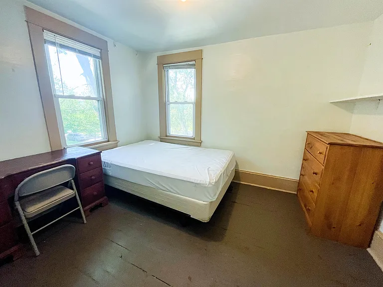 211 Cornell St — Photo 15